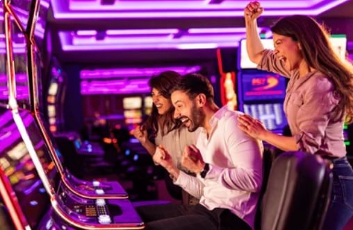 Demonstrasi fitur Wild dan re-spin di Starburst